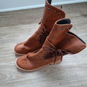 Boots Tan Lace-Up Studded Combat Boots